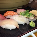 Gochisouya Kaiba - おまかせ寿司盛り
                        どれ食べようか迷うな