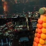 ザ タヴァン グリル＆ラウンジ - マカロンタワーと夜景