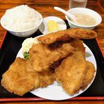 どんく - チキンカツ５枚定食930円（スープとライスのおかわり、ライス大盛サービス）