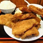 どんく - チキンカツ５枚定食930円（スープとライスのおかわり、ライス大盛サービス）