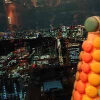 ザ タヴァン グリル＆ラウンジ - マカロンタワーと夜景