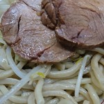 麺でる - 麺でる　麺・ブタアップ