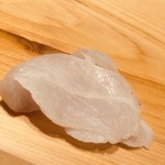 すが弥 - 九絵のハラ側。上質な脂に悶絶。薬味は塩と酢橘