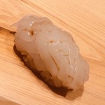 すが弥 - 障泥烏賊。薄く削ぎ切り。まったく歯にあたりません