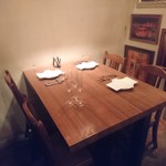 トラットリアチッチョ - 予約したら一番奥のテーブル席でした。
前回のデートもここだった♡
最近まぃまぃチッチョよく利用してるので、うれしいことに松原シェフに顔覚えてもらえたみたい。
松原シェフにアイコンタクトしながら入店～