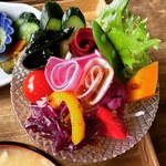 シズク カフェ＆スクール - 見よ、この芸術的なサラダ。