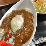 味処 こめます - 温玉カレー 750円（リトルスプーン）