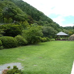 ベーカリー＆テーブル 東府や 足湯カフェ - 綺麗な庭園