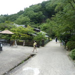 ベーカリー＆テーブル 東府や 足湯カフェ - 入口へ