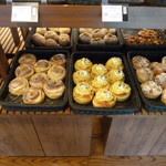ベーカリー＆テーブル 東府や 足湯カフェ - 美味しそうなパン３