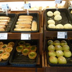 ベーカリー＆テーブル 東府や 足湯カフェ - 美味しそうなパン５