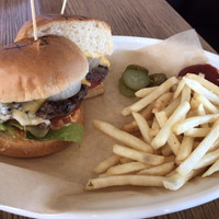 レストラン ラ・マーレ - チーズバーガー  1,200円