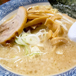 ぶぶか - 小学6年生の二男の、「とんこつらーめん」580円。