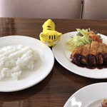 ラ・マルセイユ - 少し遅れて、トンカツ定食が登場