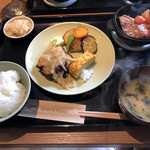 ミニヨン　坂ノ上 - よくばり定食