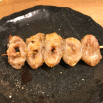 Motsuyaki Goen - ◉らっぱ （産道）税別100円　辛い塩にタレのような味。コブクロ似ですが弾力はなく、パリパリでゴリンゴリンな歯応えをたのしむ串