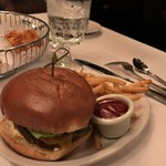 Hy's STEAKHOUSE - チーズバーガー（キッズメニュ=