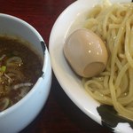 つけ麺に味玉トッピング。