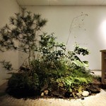 寿志 城助 - 店先の草木 