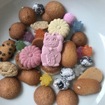 銀座 菊廼舎 本店 - 招き猫とかわいい干菓子