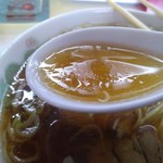瀛客山 - オイリーですがすっきりスープ