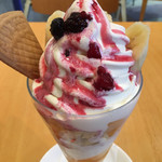 クリックス - フルーツパフェ、ボリュームありました。