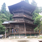 いとう食堂 - 飯盛山 さざえ堂 
      横から見ると建物が傾斜しています(ﾟﾛﾟ)