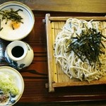 そば処 薬師 - たまご入り「とろろざるそば」\1250です