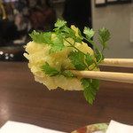 あなごと日本酒 なかむら - 弾力がありジューシーで塩がよく合うのです。