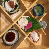 あなごと日本酒 なかむら - お造り盛り合わせもこうしてプレゼンテーションされると、一味違いますね～