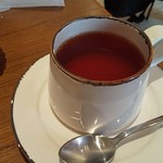 なかたに亭 - オリジナルブレンドティーをカップに注いで♪♪