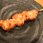 Motsuyaki Goen - ◉シビレ（牛・脾臓）税別200円　味付けはタレ。鶏もも肉のような味わいの串　