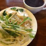 ナポリの食卓 - サラダとコーヒー