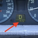 信川円 - 車の温度計、外気温41℃