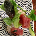 大衆中遊華食堂 八戒 - ピータンと海鮮の盛合せ 取分け後