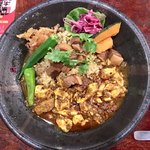 大衆中遊華食堂 八戒 - 四川麻婆カリィと魯肉飯のあいがけ