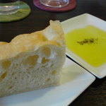 La Bonta - ホカッチャとオリーブオイル