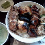 鳥助 - 丼のアップ