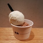 HiO ICE CREAM Atelier 自由が丘 - アロマチョコレート、美瑛ミルク