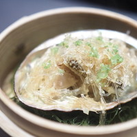 茶禅華 - 清蒸鮑魚（エゾアワビと春雨とパクチー）