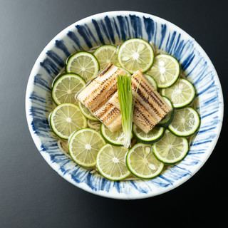 飲んだ〆に食べたい。2種類の粗挽き粉で仕上げる【蕎麦】。