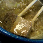龍神麺 - 「特製つけ麺」のつけ汁の中には角切りチャーシューが