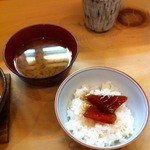 日本料理 松下 - 日替わりランチ(1050円) ご飯(マグロ漬) 浅利の味噌汁