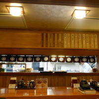 とんかつ まい泉 青山本店 - カウンターと厨房