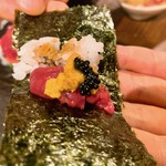 池袋 肉バルBon - 馬肉ウニキャビアの海苔巻き