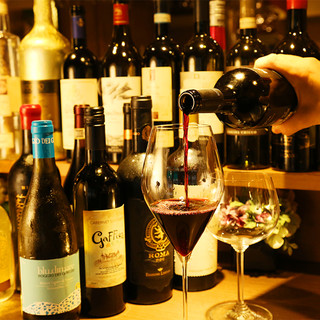 ボトルでもグラスでも！50種類以上のイタリアワイン