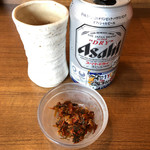 麺通 - ビール 400円と辛高菜