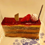 112511029 - 私が大好きなフランボワーズから生まれたオペラ⚫︎フランボアジェ。このくらいの甘酸っぱさが好き！