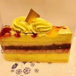 112511032 - ピスタチオの風味いっぱいの⚫︎ビジュード・ボワ。これは本当に香り高く美味しかった！