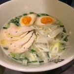 ビショック - 濃厚鶏白湯ラーメン880円